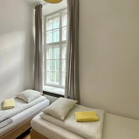 Grand Apartament Hostel *